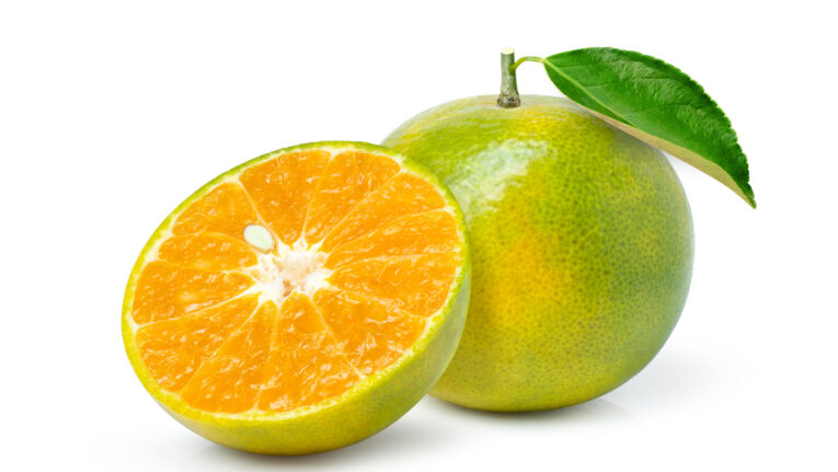 Tangerine,(clementine),Orange,Fruit,With,Green,Leaf,And,Cut,In